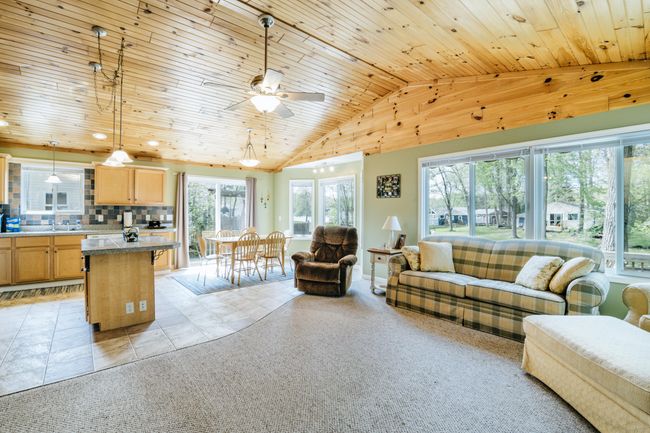 Dining area & living room | Image 16