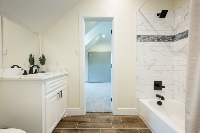Upstairs Bedroom | Image 36