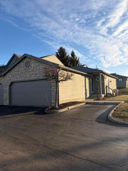 74e-5698 Blendon Place Dr, Columbus, OH, 43230-7839 | Card Image