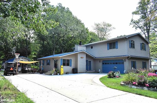 6694 Blake Dr, Caseville, MI, 48725-9784 | Card Image