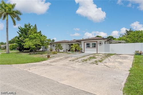 2200 44th Street Sw, NAPLES, FL, 34116 | Card Image
