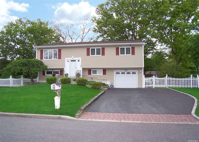 28 Fiesta Drive, House other with 3 bedrooms, 1 bathrooms and null parking in Centereach NY | Image 1