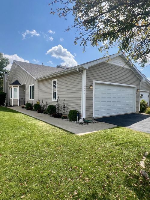 10003 Pheasant Ln, Saint John, IN, 46373-9260 | Card Image