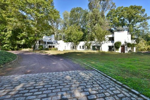 3 Mill Pond Ln, Locust Valley, NY, 11560-1230 | Card Image