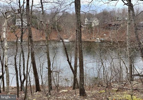 1065 Lakeview Dr, CROSS JUNCTION, VA, 22625-2514 | Card Image