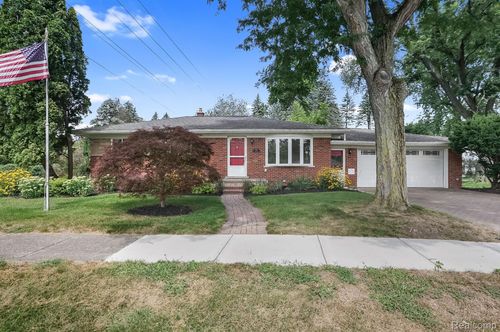 5617 Westfalen Dr, Shelby Twp, MI, 48317-1372 | Card Image