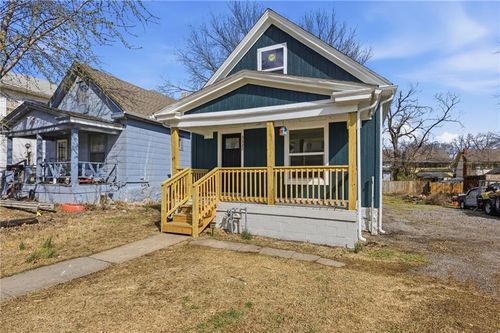 3327 Garfield Ave, Kansas City, MO, 64109-2011 | Card Image