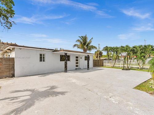 2001 Nw 206th St, Miami Gardens, FL, 33056-1637 | Card Image