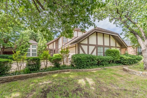 305 Warbler Dr, Bedford, TX, 76021-3224 | Card Image