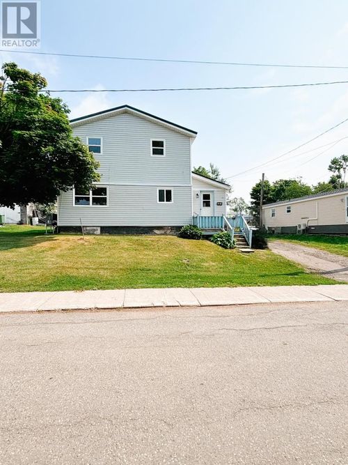 35 Longworth St, Souris, PE, C0A2B0 | Card Image