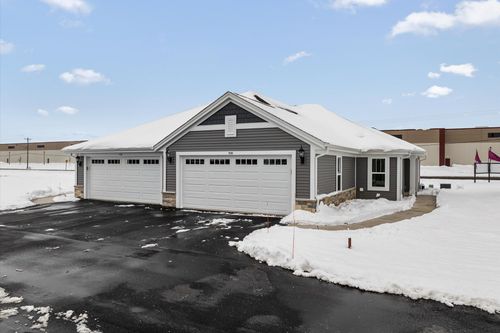 516 Hunter Oaks Blvd, WATERTOWN, WI, 53094-7701 | Card Image