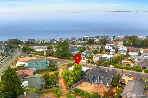 19528 26th Ave Nw, Shoreline, WA, 98177-2908 | Card Image