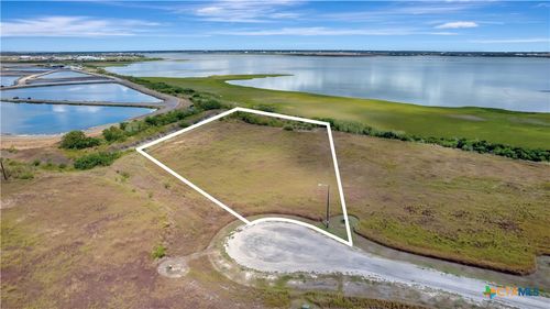 52 Sunset Ave, Port Lavaca, TX, 77979-4212 | Card Image