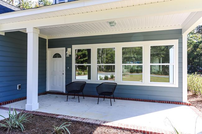 Doorway to property with a porch | Image 20
