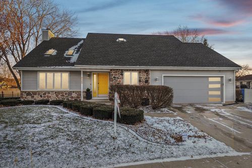 820 Spahn Drive, WAUNAKEE, WI, 53597 | Card Image