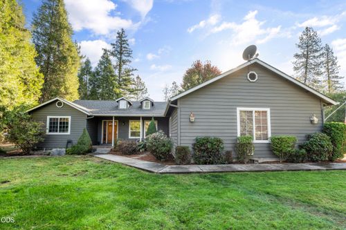 7616 Monument Dr, Grants Pass, OR, 97526-8715 | Card Image