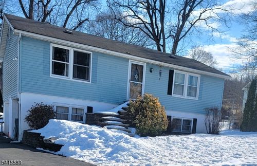 8 N Governor Haines St, Hamburg, NJ, 07419-1605 | Card Image