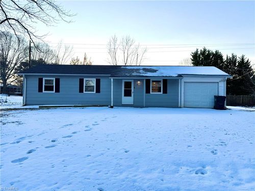 101 Ravenwood Ct, King, NC, 27021-9321 | Card Image