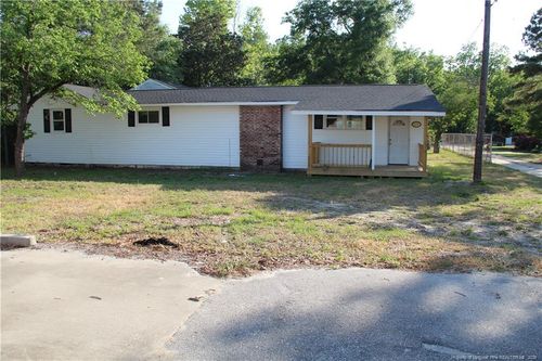 5211 Red Maple Ln, Hope Mills, NC, 28348-9490 | Card Image