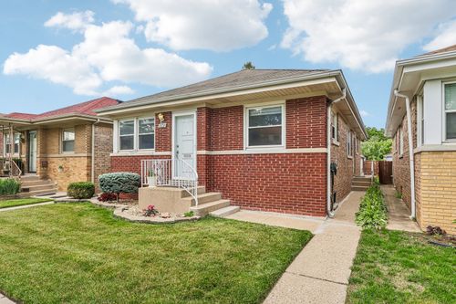 2654 W Catalpa Ave, Chicago, IL, 60625-3103 | Card Image