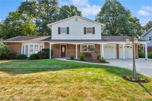 3041 Mcclellan Dr, Greensburg, PA, 15601-3825 | Card Image