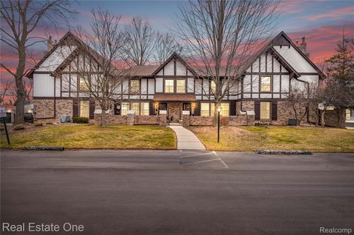 39-21901 Shore Pointe Ln, Saint Clair Shores, MI, 48080-2362 | Card Image