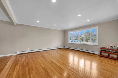 20 Village Ln, Hauppauge, NY, 11788-3020 | Card Image