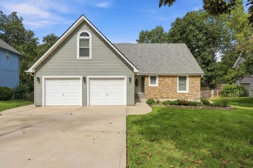 14118 W 61st Ter, Shawnee, KS, 66216-1569 | Card Image