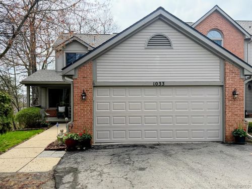 1033 Elmwood Dr, Brighton, MI, 48116-2422 | Card Image