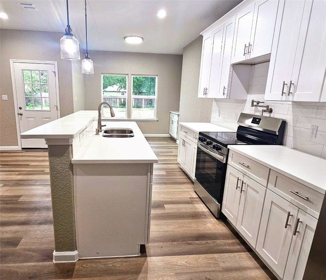 Kitchen comes fully equipped with stainless steel appliances | Image 6