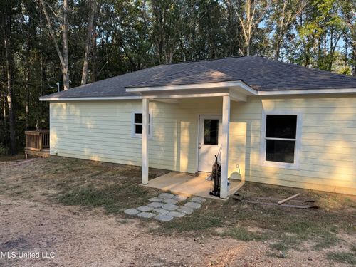 549 Ridge Rd, Sarah, MS, 38665-3415 | Card Image