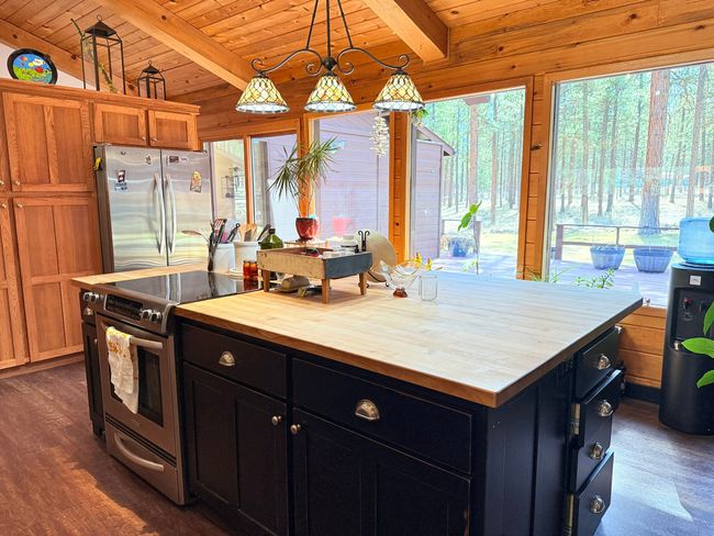 Large Butcher Block Island | Image 14
