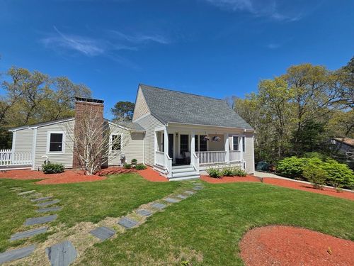 1 Katies Way, Sandwich, MA, 02563-2513 | Card Image