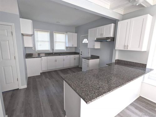 534 Trowbridge St, Detroit, MI, 48202-1342 | Card Image