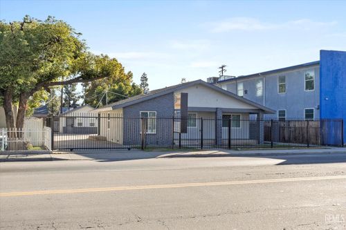 1907 Brundage Ln, Bakersfield, CA, 93304-2848 | Card Image