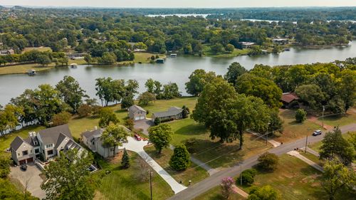 135 Bay Dr, Hendersonville, TN, 37075-4040 | Card Image