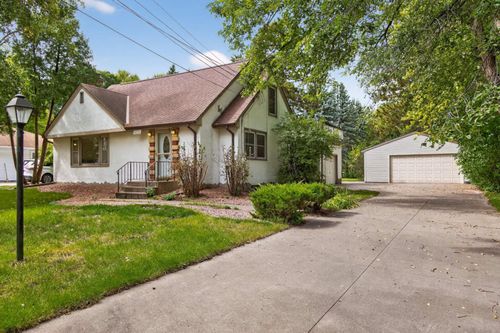 2911 Troseth Rd, Roseville, MN, 55113-1045 | Card Image