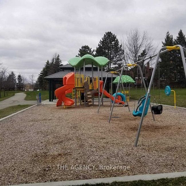 93 - 93 Foster Cres, Condo with 3 bedrooms, 2 bathrooms and 1 parking in Brampton ON | Image 17