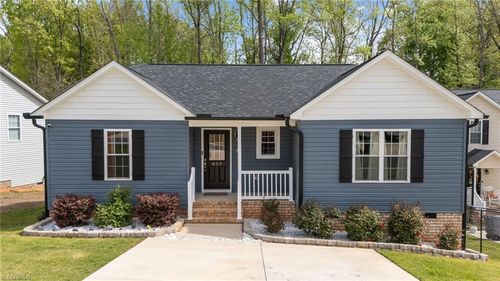 859 Berg Street, Asheboro, NC, 27203 | Card Image
