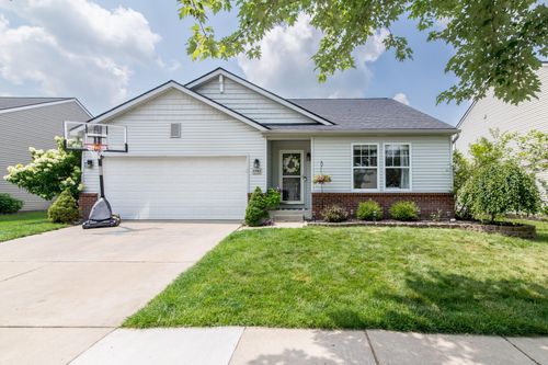 8532 Hawthorn Hl, Dexter, MI, 48130-9105 | Card Image