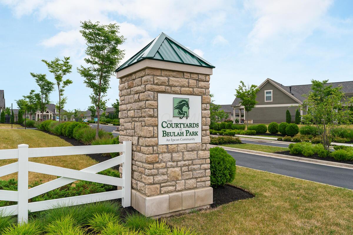 Quarter Pole Ln, Grove City, OH 43123