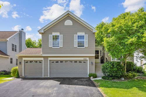 5718 Breezeland Rd, Carpentersville, IL, 60110-3347 | Card Image