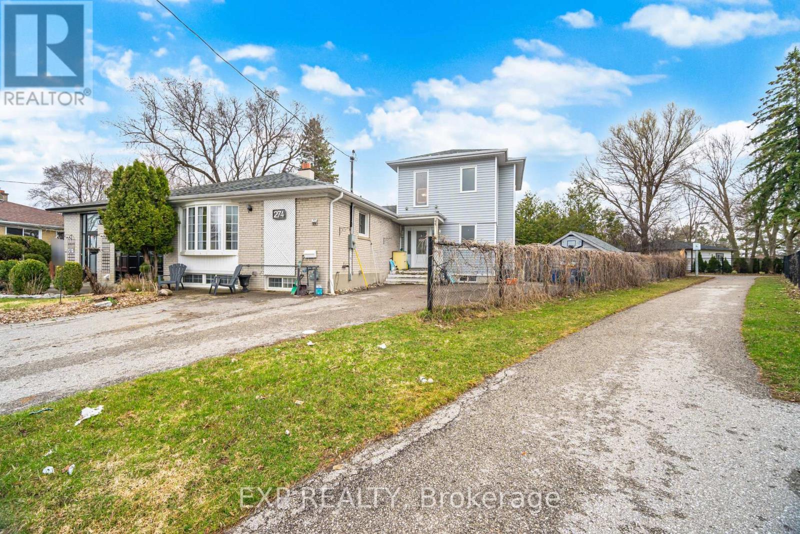 Residential in Richmond Hill (Crosby) 3