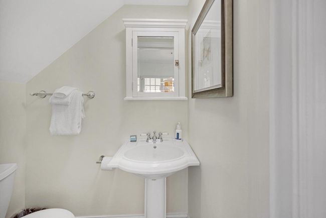 7041 Harbor Village Dr, Condo with 2 bedrooms, 3 bathrooms and null parking in Duck Key FL | Image 16