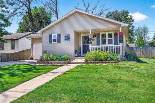 101 S Lake Street, NEENAH, WI, 54956 | Card Image