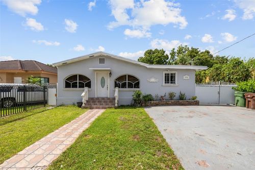 674 W 23rd St, Hialeah, FL, 33010-2156 | Card Image