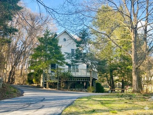 147 Stoneleigh Ave, Carmel, NY, 10512-3985 | Card Image