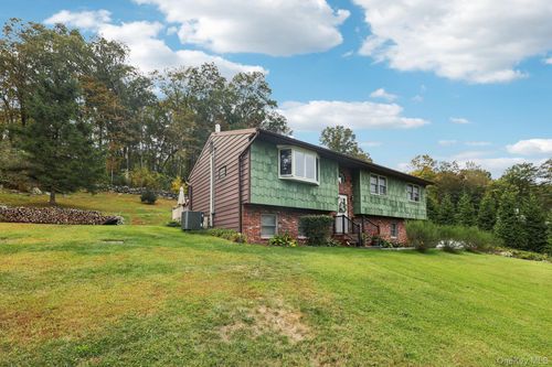 105 Old Rd, Brewster, NY, 10509-5944 | Card Image