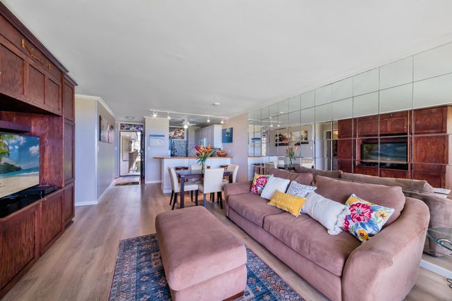 Spacious Living Area | Image 7