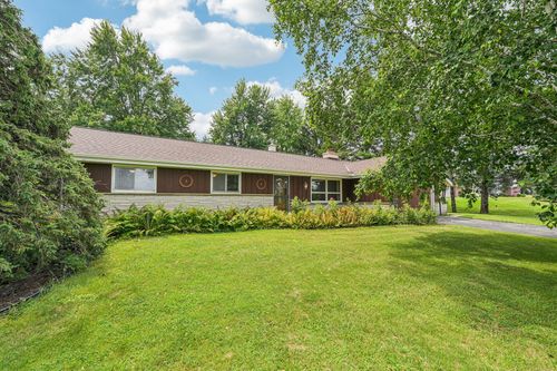 671 W Dekora St, Saukville, WI, 53080-1685 | Card Image
